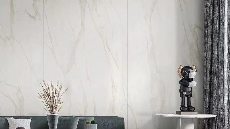 在挑选瓷砖时，我们首先要了解一线品牌的标准。一线品牌通常具备以下特点：